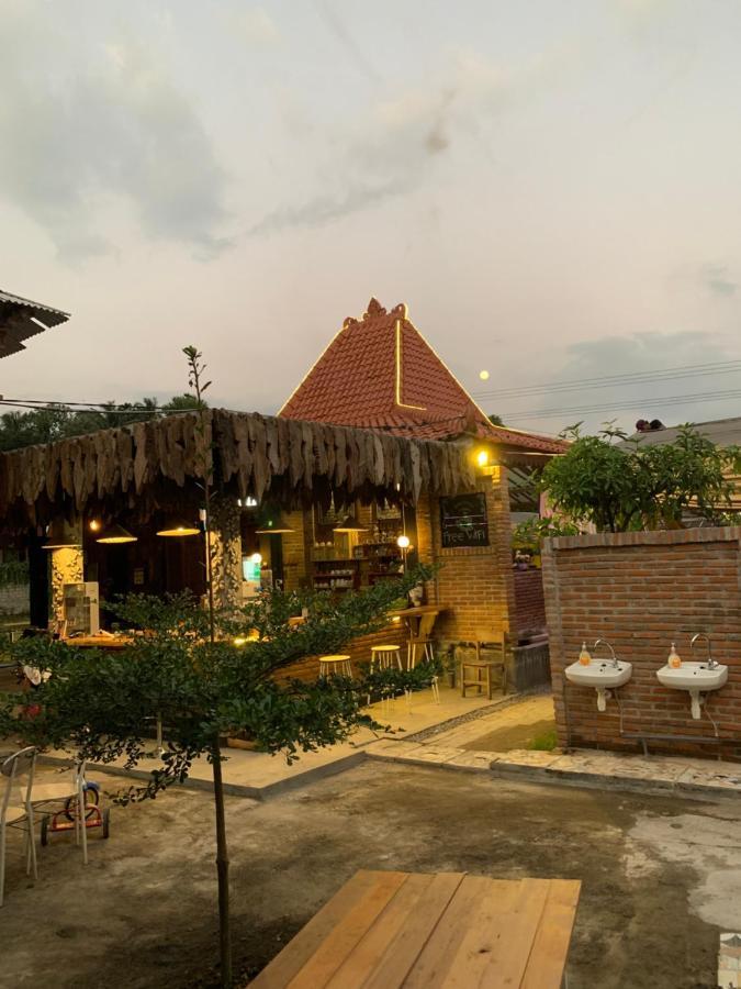 Djoglo Djatimalang Guesthouse Blitar Exterior foto