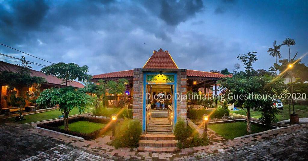 Djoglo Djatimalang Guesthouse Blitar Exterior foto