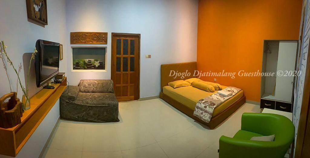 Djoglo Djatimalang Guesthouse Blitar Exterior foto