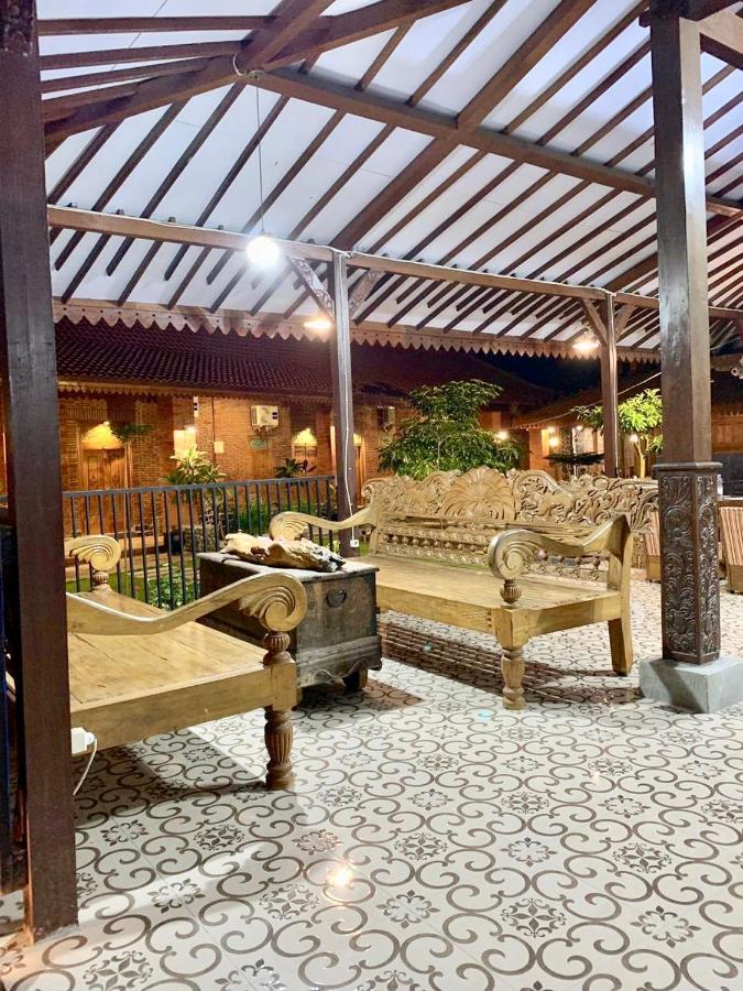 Djoglo Djatimalang Guesthouse Blitar Exterior foto