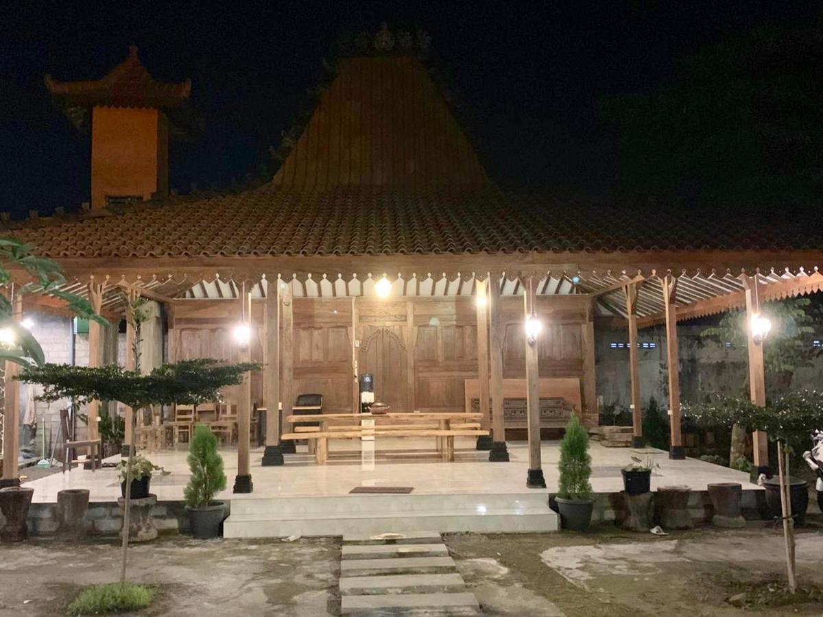 Djoglo Djatimalang Guesthouse Blitar Exterior foto