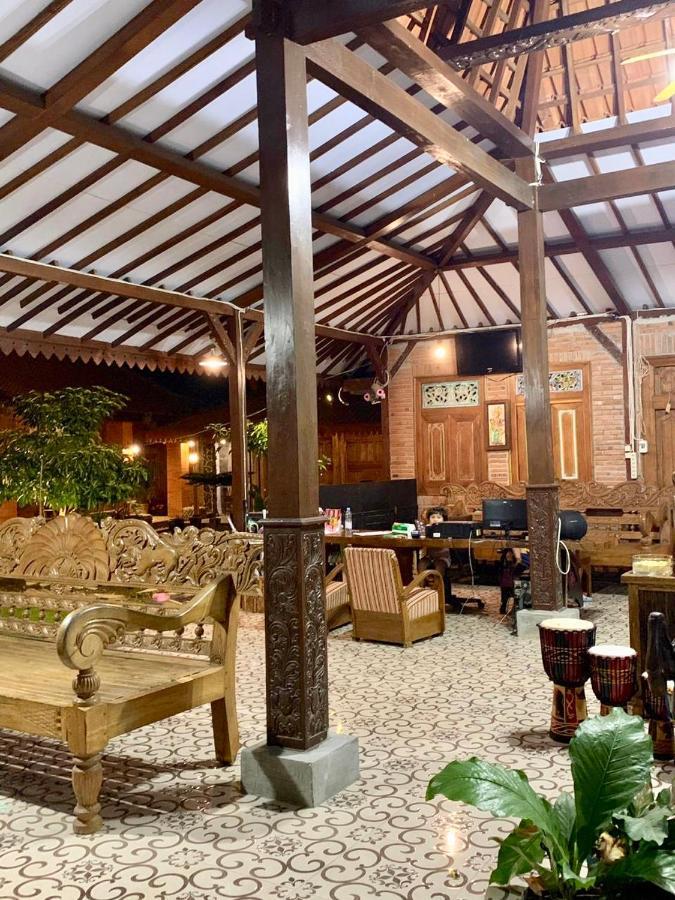 Djoglo Djatimalang Guesthouse Blitar Exterior foto